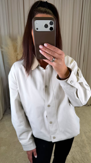 Odile jakki hvítur