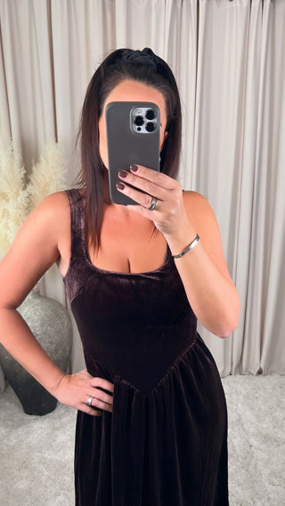 Irena kjóll velour brúnn